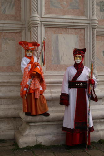 Carnevale 2018 Arcobaleno, rosso e aranciaRegenbogen, Gelb und Violett